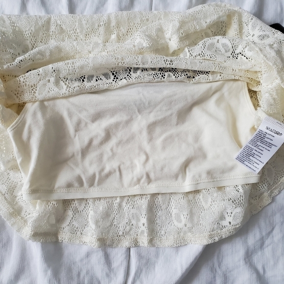 Uo Kimchi Blue Off Shoulder Lace Crop Contrast Shoulder Hem - Picture 5 of 5